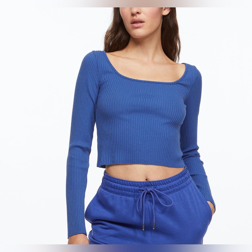 blue ripped crop top long sleeves